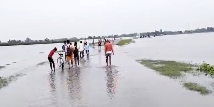 यूपीः हरदोई में दर्जनों गांव बाढ़ की चपेट में, ग्रामीण कर रहे पलायन