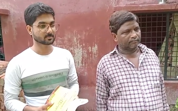 कामयाबीः पिता बनाते हैं पंक्चर, बेटा बन गया जज, बधाई देने वालों का लगा तांता