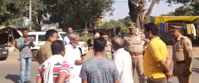 ललितपुर में लुटेरों ने पुलिस को दी चुनौतीः आंखों में मिर्ची डालकर लाखों लूटे