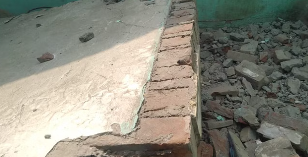 मुजफ्फरनगर में मकान की छत गिरने से पिता की मौत, बेटा घायल, लिंटर तोड़ते समय हुआ हादसा