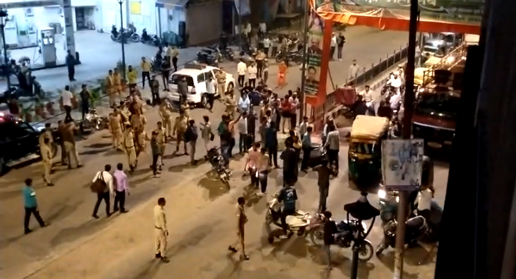 हम किसी से कम नहींः अलीगढ़ में भाजपा नेता का ट्रैफिक इंस्पेक्टर पर हमला, सरकारी गाड़ी से बाइक टकराने पर बढ़ा विवाद
