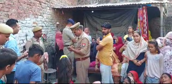 यूपीः कासगंज में घर में घुसकर महिला का गला रेता, मौत, तीन गिरफ्तार  