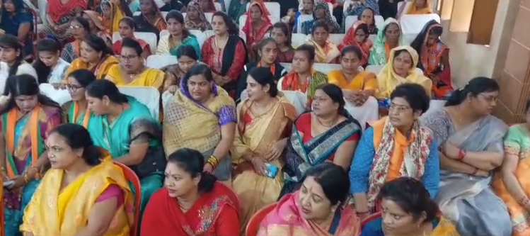 यूपीः भाजपा के नारी निकेतन वंदन सम्मेलन में अनुशासन हुआ तार-तार, महिला कार्यकर्ताओं में जमकर मारपीट    