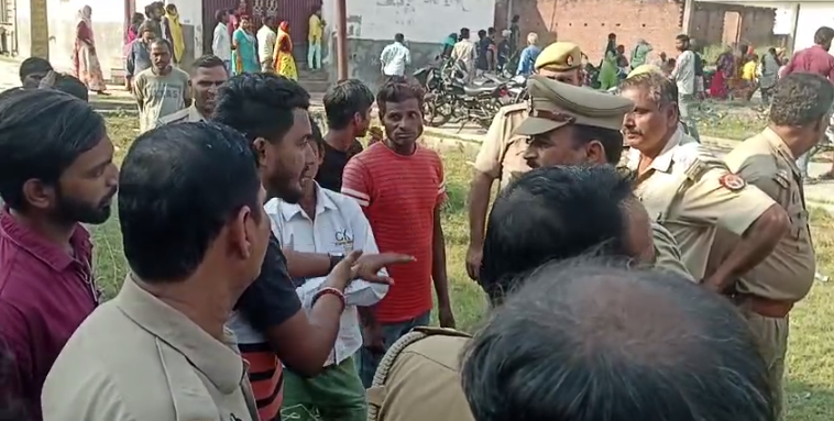 यूपीः शाहजहांपुर में ट्रैक्टर-ट्रॉली की चपेट में आकर मासूम की मौत
