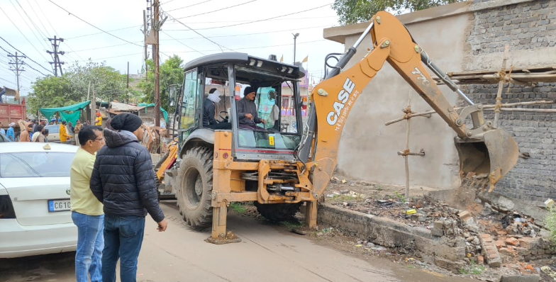 bulldozers run on Chowpatty in Raipur