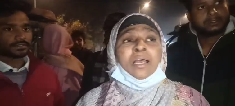 अलीगढ़ में बदमाशों ने महिला का पर्स लूटा, पर्स में थे 55 तोले सोने के आभूषण व एक लाख कैश