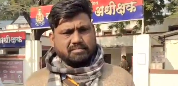 जौनपुर में दरोगा ने पेट्रोलपंप कर्मचारी को पीटा, एसपी से लगाई न्याय की गुहार