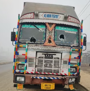 शाहजहांपुर में भीषण हादसाः ट्रक और टेंपो की टक्कर में 12 की मौत