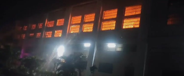 अमरोहा के ओम संस फूड इंडस्ट्रीज में लगी भीषण आग, मजदूर की मौत