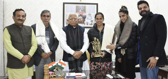 हरियाणाः स्टार बैडमिंटन खिलाड़ी Saina Nehwal  ने मुख्यमंत्री Manohar Lal से की भेंट, कहा- खेल को बढ़ावा देने के लिए हर वक्त तैयार
