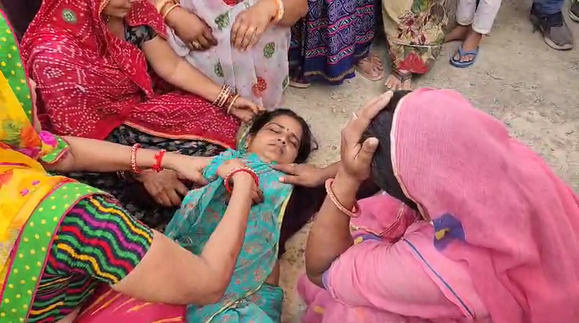 बूंदी:पानी की समस्या से परेशान ग्रामीणों ने किया प्रदर्शन, प्रर्दशन के दौरान एक महिला की बिगड़ी तबियत