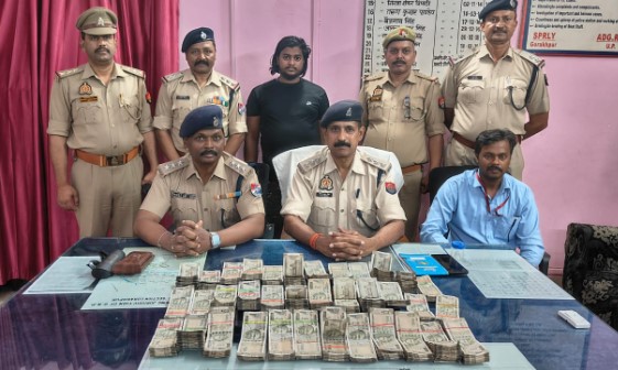 गोरखपुर स्‍टेशन पर 18 लाख बरामद, आरोपी हिरासत में, नहीं दे सका रुपयों का हिसाब-किताब