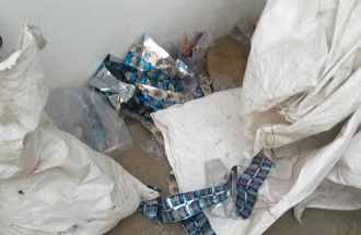 हमीरपुर में अवैध गुटका फैक्ट्री पर छापा, मशीन और उपकरण बरामद