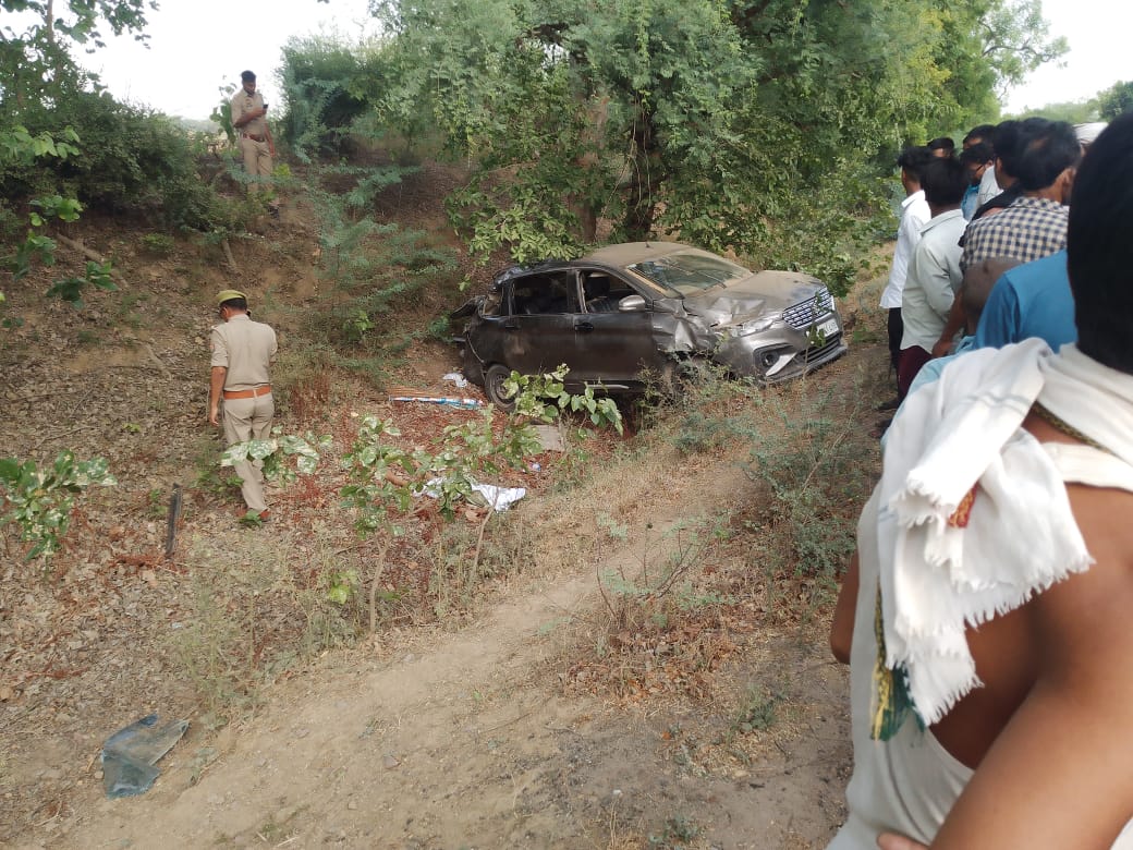 Hamirpur : तेज रफ्तार कार अनियंत्रित होकर पलटी, सड़क हादसे में किशोर की मौत