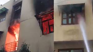 नोएडा के बाद अब गाजियाबाद के घर में फटा AC, आग की तेज लपटों में फ्लैट जलकर राख