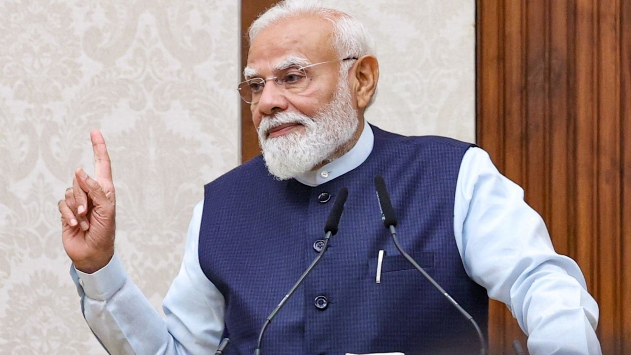 सामूहिक समर्पण और पुरुषार्थ से राष्ट्र की समृद्धि अक्षुण्ण रहती है: प्रधानमंत्री मोदी