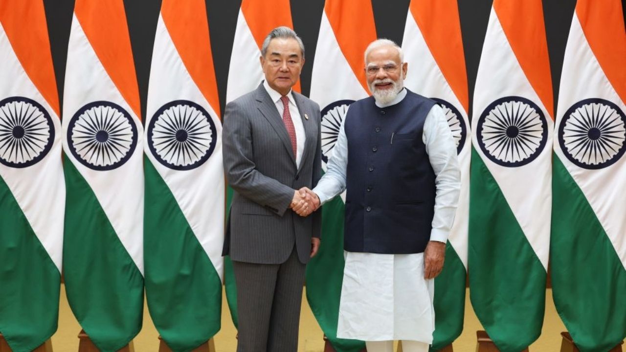प्रधानमंत्री नरेंद्र मोदी से मिले चीन के विदेश मंत्री वांग यी, रिश्तों में नई गर्माहट के संकेत