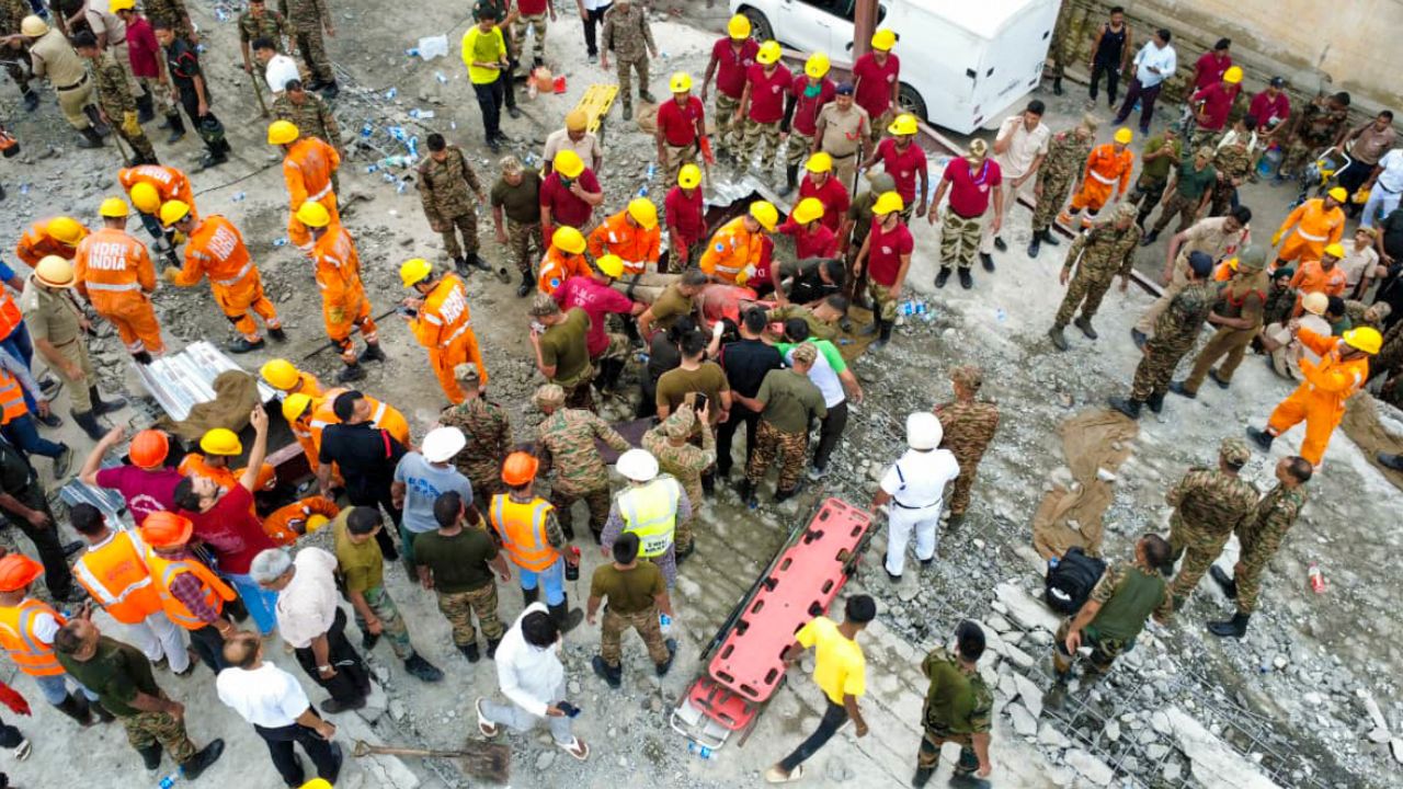 तारातला हादसे में मौत का आंकड़ा बढ़कर 9 पहुंचा, बचाव कार्य जारी