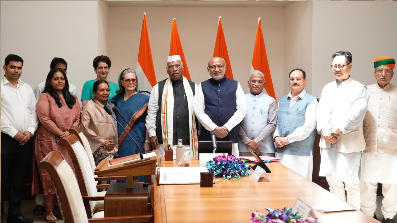 राज्यसभा के लिए पुनर्निर्वाचित कांग्रेस अध्यक्ष मल्लिकार्जुन खड़गे ने ली सदस्यता की शपथ