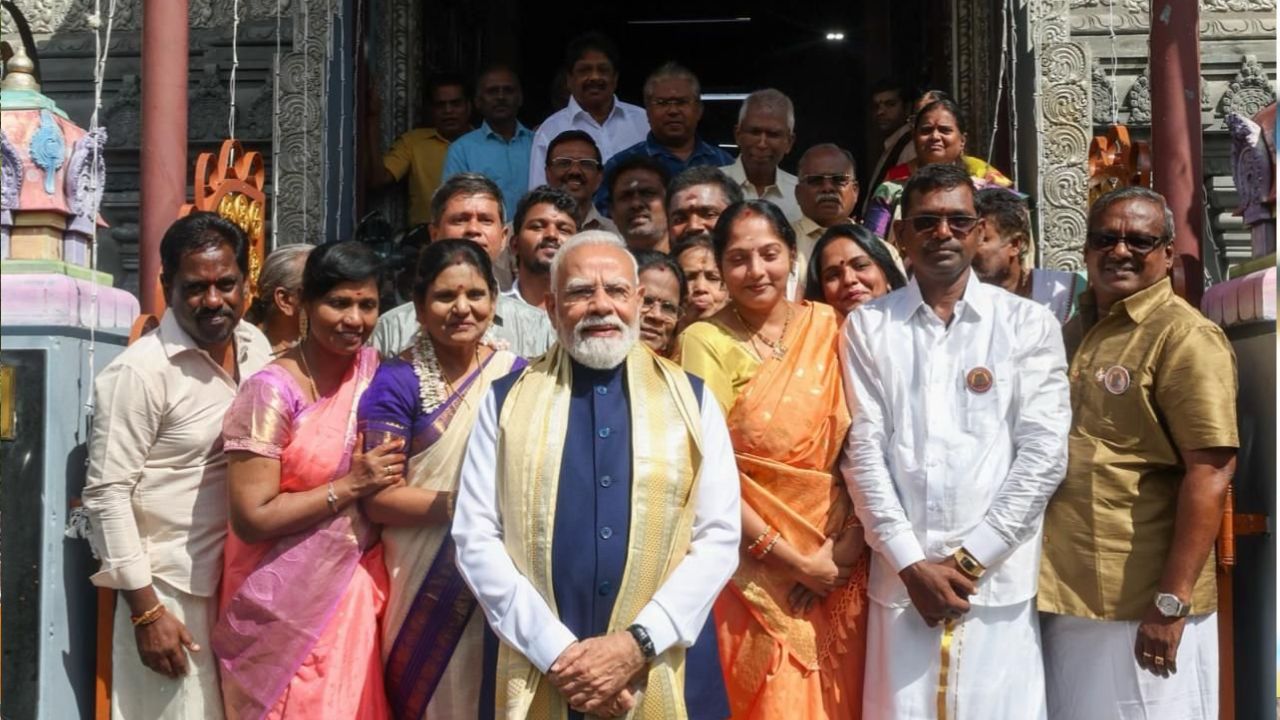 नवशक्ति विनयगर मंदिर में पूजा और महात्मा गांधी को श्रद्धांजलि देकर पीएम मोदी सेशेल्स से स्वदेश के लिए हुए रवाना