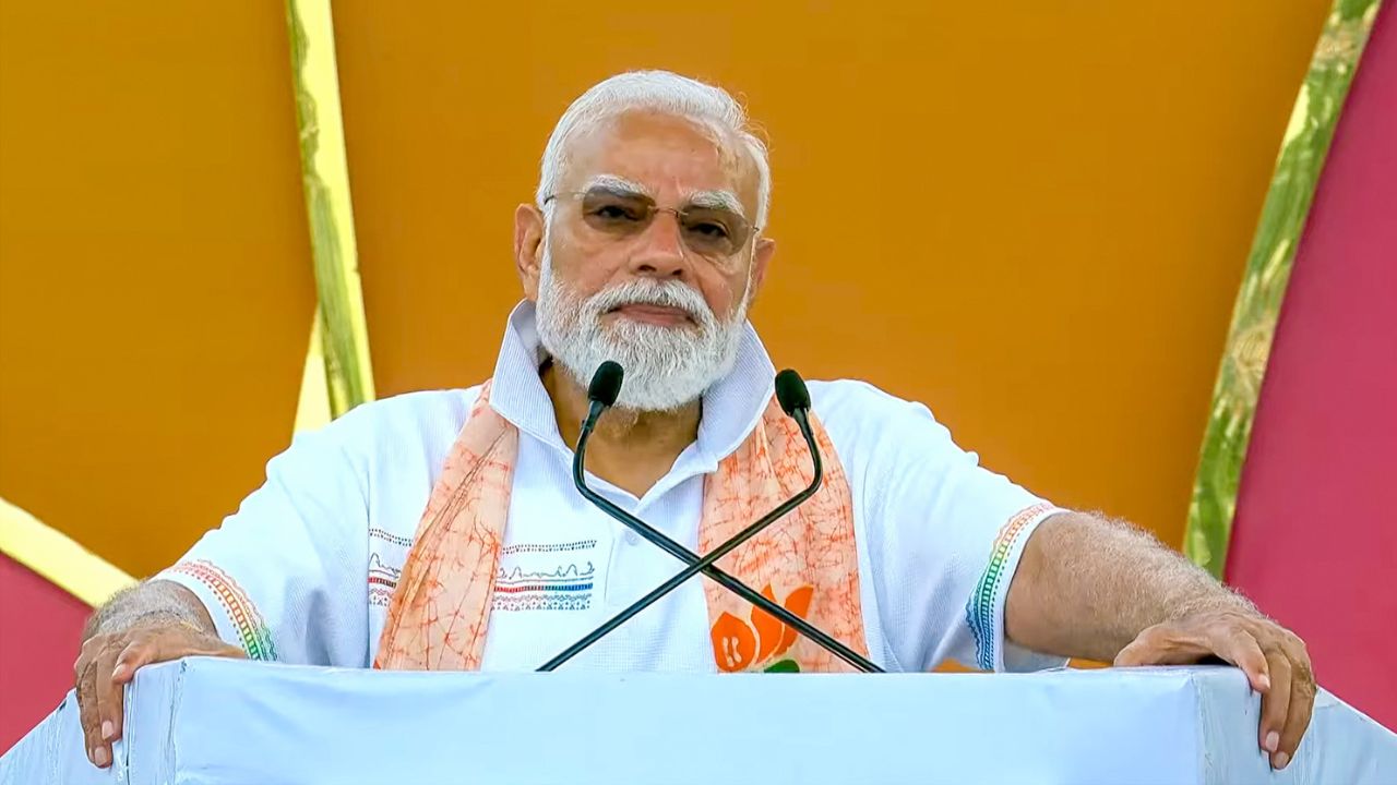 प्रधानमंत्री नरेंद्र मोदी ने डॉ. श्यामा प्रसाद मुखर्जी के बलिदान दिवस पर दी श्रद्धांजलि