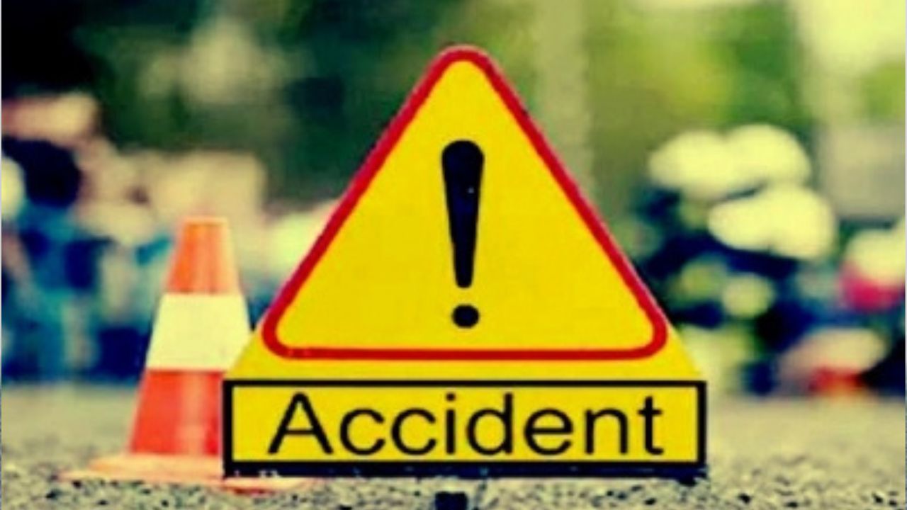 पाकिस्तान में 80 फीट नीचे खाई में गिरी यात्रियों से भरी बस, 40 की मौत
