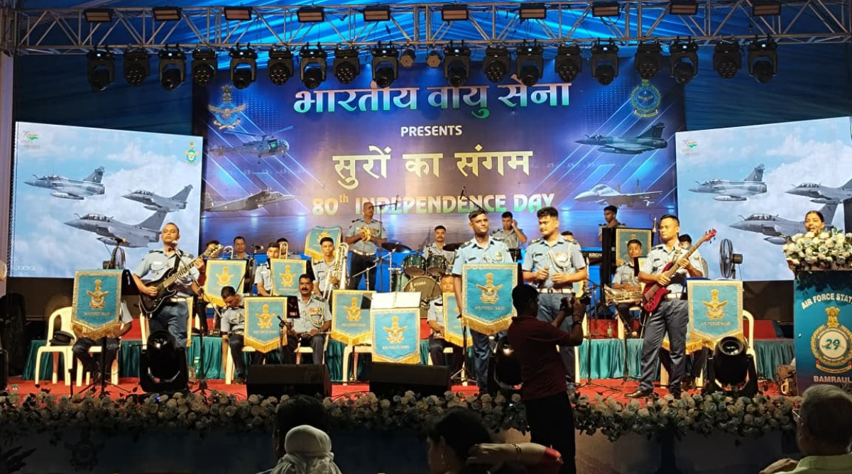वायु सेना बैंड की देशभक्तिमयी धुनों से रोशन हुआ प्रयागराज, लोकप्रिय वाद्य संगीत की प्रस्तुतियां रहीं शामिल 