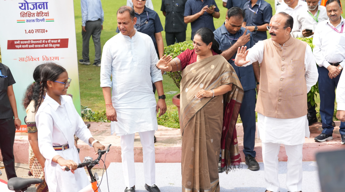 दिल्ली की बेटियों को ‘विद्या वाहिनी’ का सहारा, CM रेखा गुप्ता ने बांटीं साइकिलें दिल्ली की बेटियों को ‘विद्या वाहिनी’ का सहारा, CM रेखा गुप्ता ने बांटीं साइकिलें