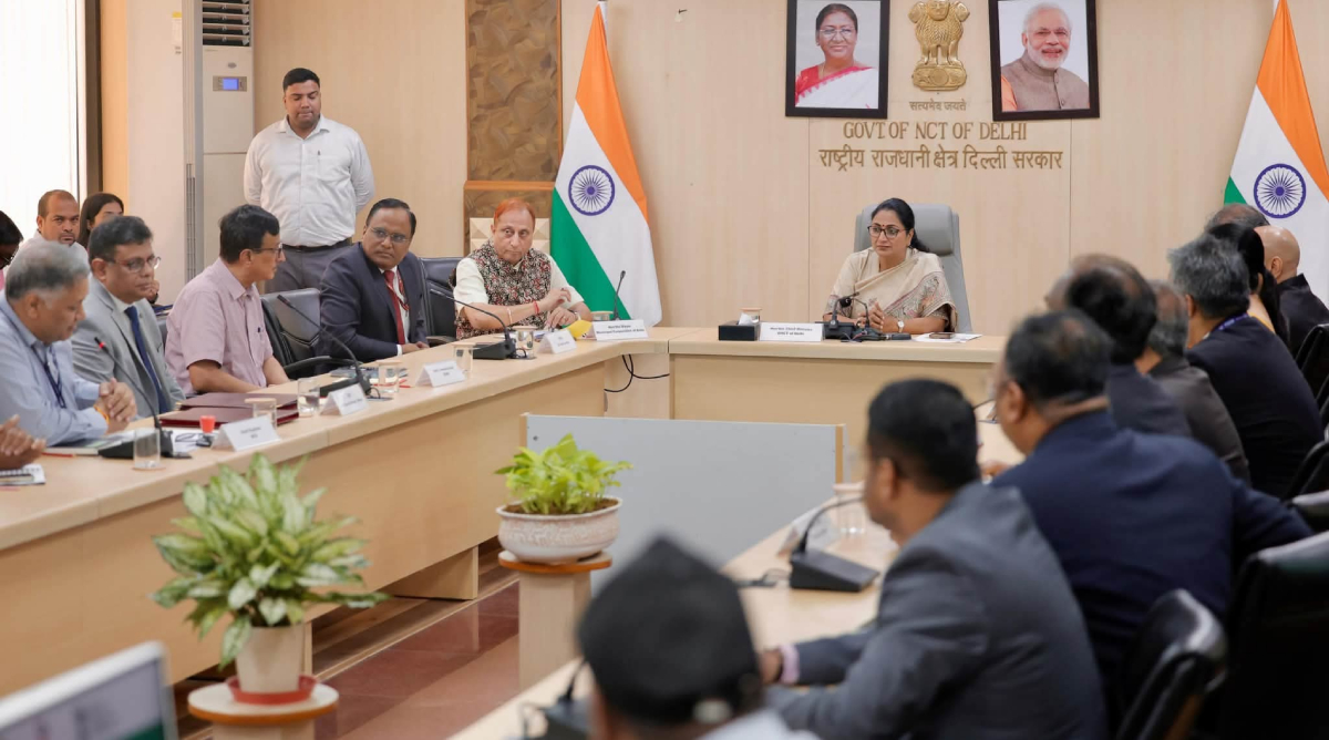 दिल्ली कैबिनेट फाइलों से नहीं अब टैबलेट से चलेगी, CM रेखा गुप्ता ने बढ़ाया डिजिटल शासन की ओर कदम