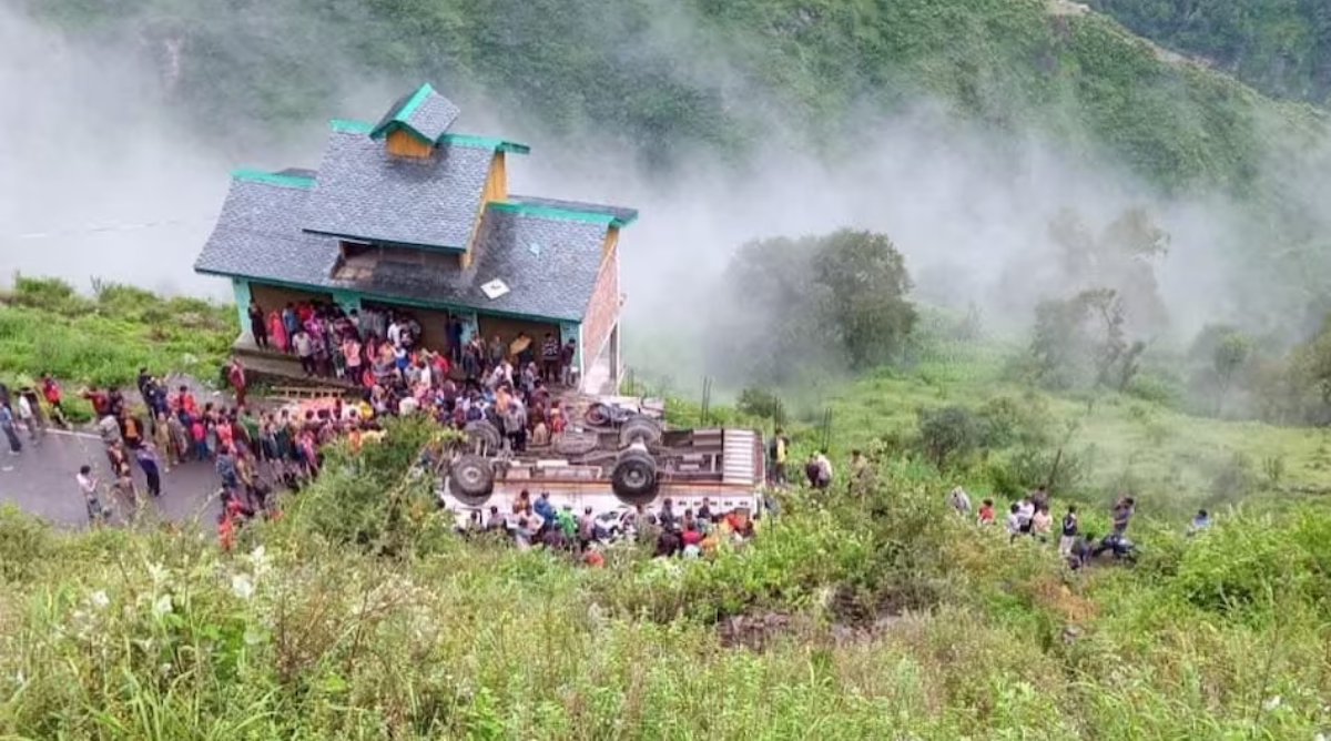 हिमाचल प्रदेश में दर्दनाक हादसा, यात्रियों से भरी बस खाई में गिरी, 7 लोगों की मौत