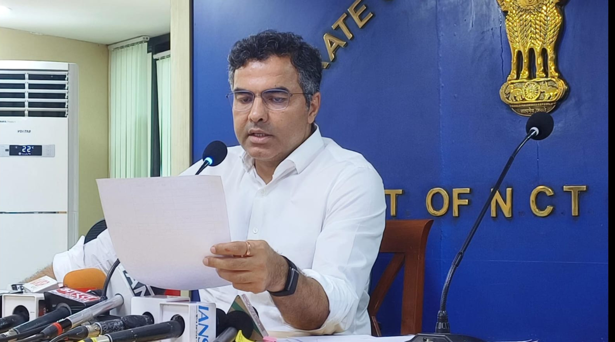 CAG रिपोर्ट पर दिल्ली में सियासी घमासान, प्रवेश वर्मा का केजरीवाल सरकार पर 15 हजार करोड़ की अनियमितताओं का आरोप