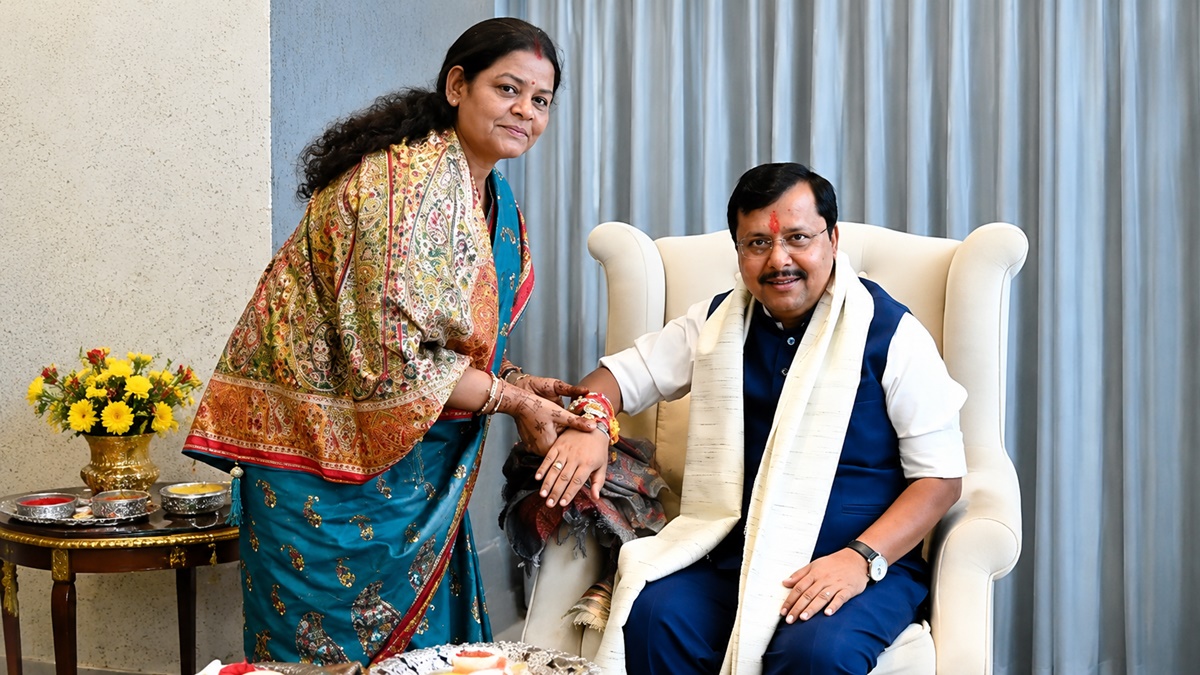 दिल्ली में नितिन नवीन ने महिला मोर्चा कार्यकर्ताओं संग मनाया रक्षाबंधन, बंधवाई राखी