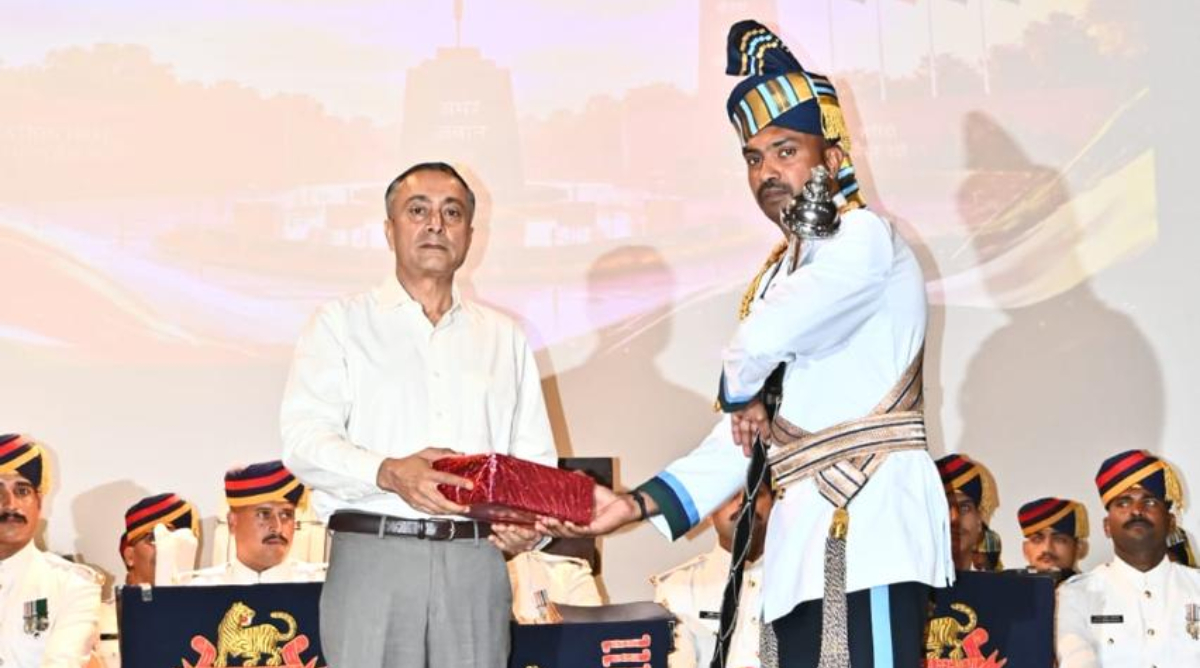 प्रयागराज में सैन्य बैंड की शानदार प्रस्तुति, देशभक्ति के रंग में रंगा कोबरा ऑडिटोरियम