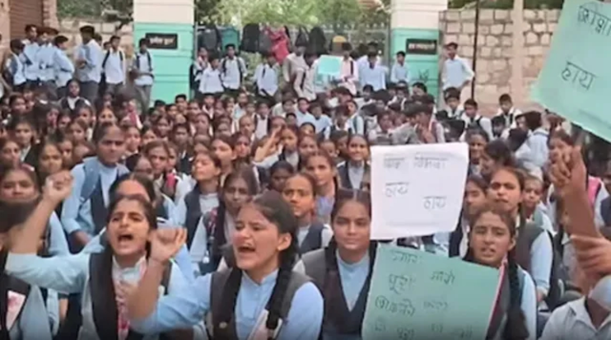 यूपी में शिक्षकों की कमी, जेन-अल्फा का फूटा गुस्सा, सड़कों पर उतरे