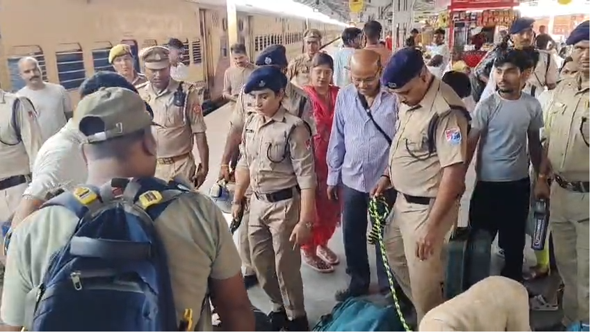स्वतंत्रता दिवस से पहले प्रयागराज रेलवे स्टेशन पर सघन चेकिंग, RPF-GRP ने चलाया अभियान