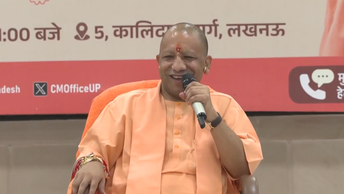 जरूरत के अनुसार ही करें तकनीक और सोशल मीडिया का इस्तेमाल : CM योगी
