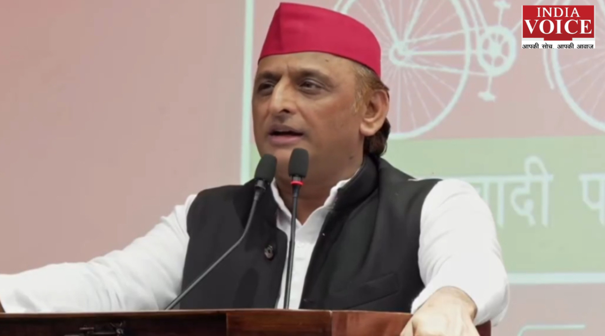 अखिलेश यादव ने BJP सरकार पर साधा निशाना, कहा - 'डॉलर के मुकाबले गिरता रुपया...'