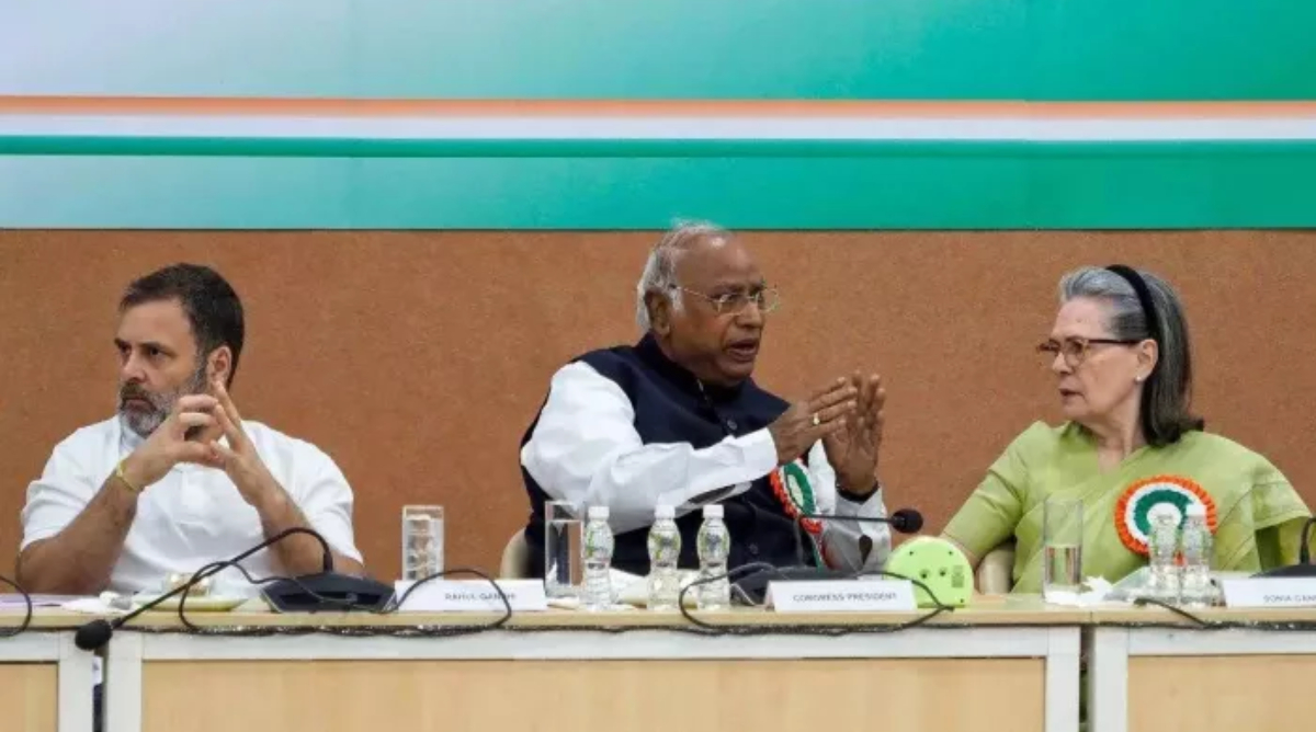'ज्ञानेश कुमार मोदी सरकार की कठपुतली की तरह काम कर रहे...', CWC की बैठक में बोले खरगे