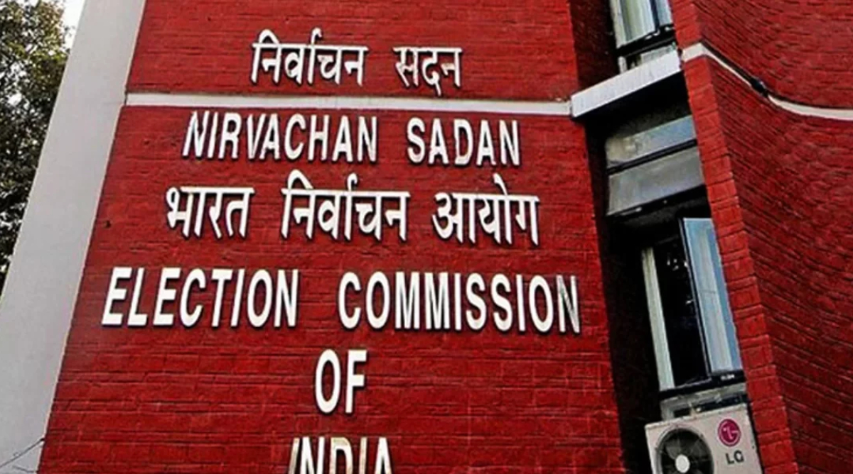 दिल्ली वोटर लिस्ट विवाद : AAP के सवालों पर चुनाव आयोग का जवाब, मंत्रियों के सामान्य निवास पर स्थिति साफ