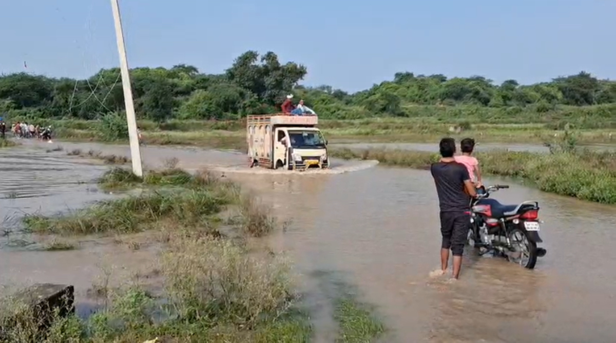 क्वारी नदी का कहर, सैकड़ों बीघा फसल जलमग्न, मध्य प्रदेश को जोड़ने वाला मार्ग बंद