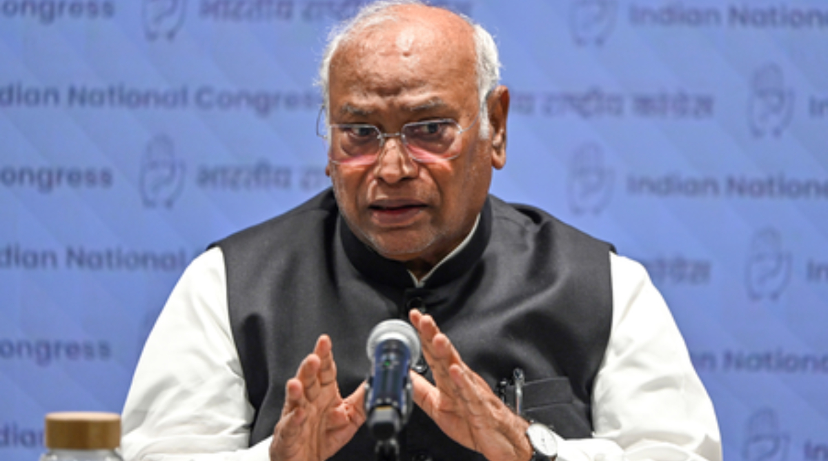 हल्द्वानी शुद्धिकरण पर खड़गे का भाजपा पर बड़ा हमला, कहा - प्रधानमंत्री और केंद्रीय गृह मंत्री चुप क्यों हैं?