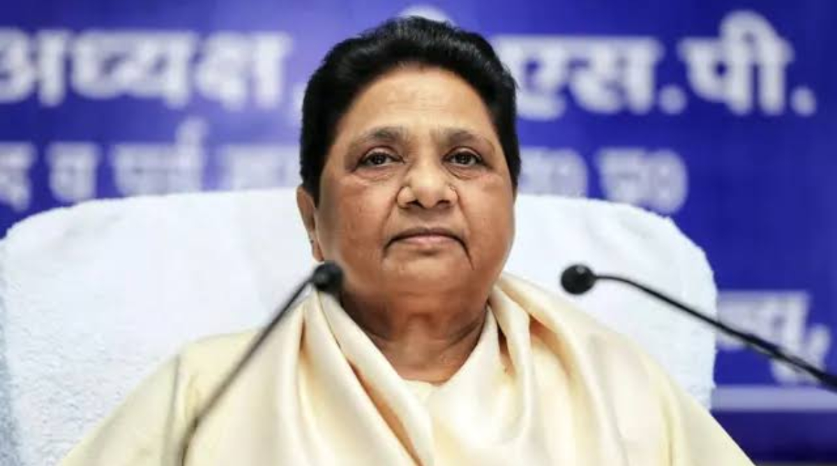 मायावती का आकाश पर हमला, बोलीं - अभी भी अपने दिमाग से काम नहीं कर रहे, अशोक सिद्धार्थ के कहने पर...'