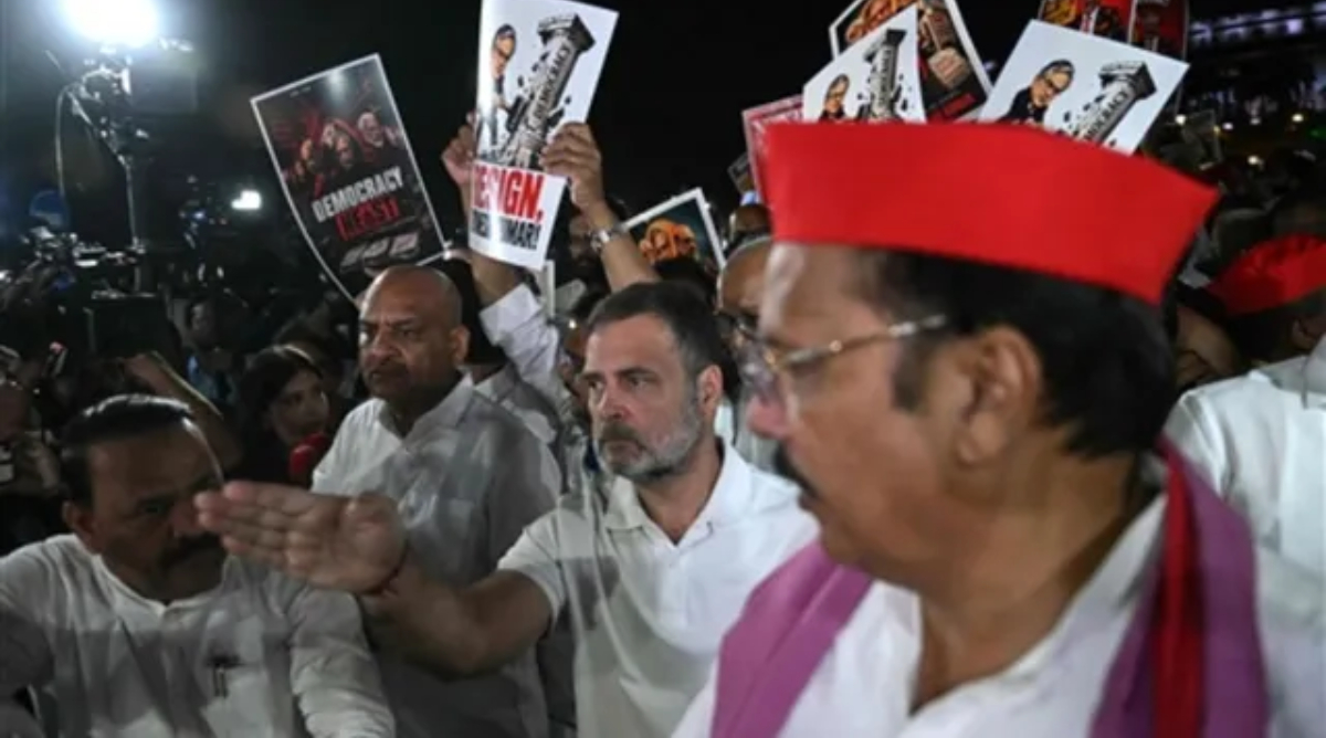 INDIA bloc : दिल्ली में मेट्रो स्टेशन बंद होने पर भड़का इंडिया ब्लॉक, कहा- इसको डर कहते हैं...