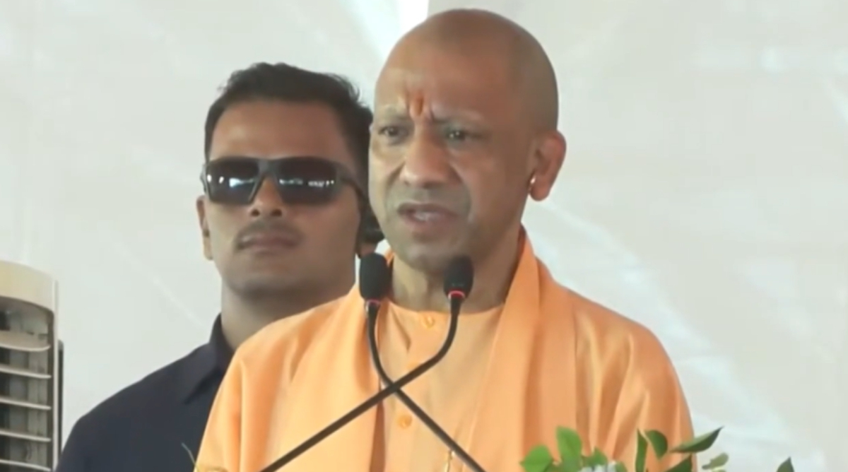 'चाचा - भतीजे की जोड़ी पैसे वसूलती थी...', CM योगी का सपा पर हमला