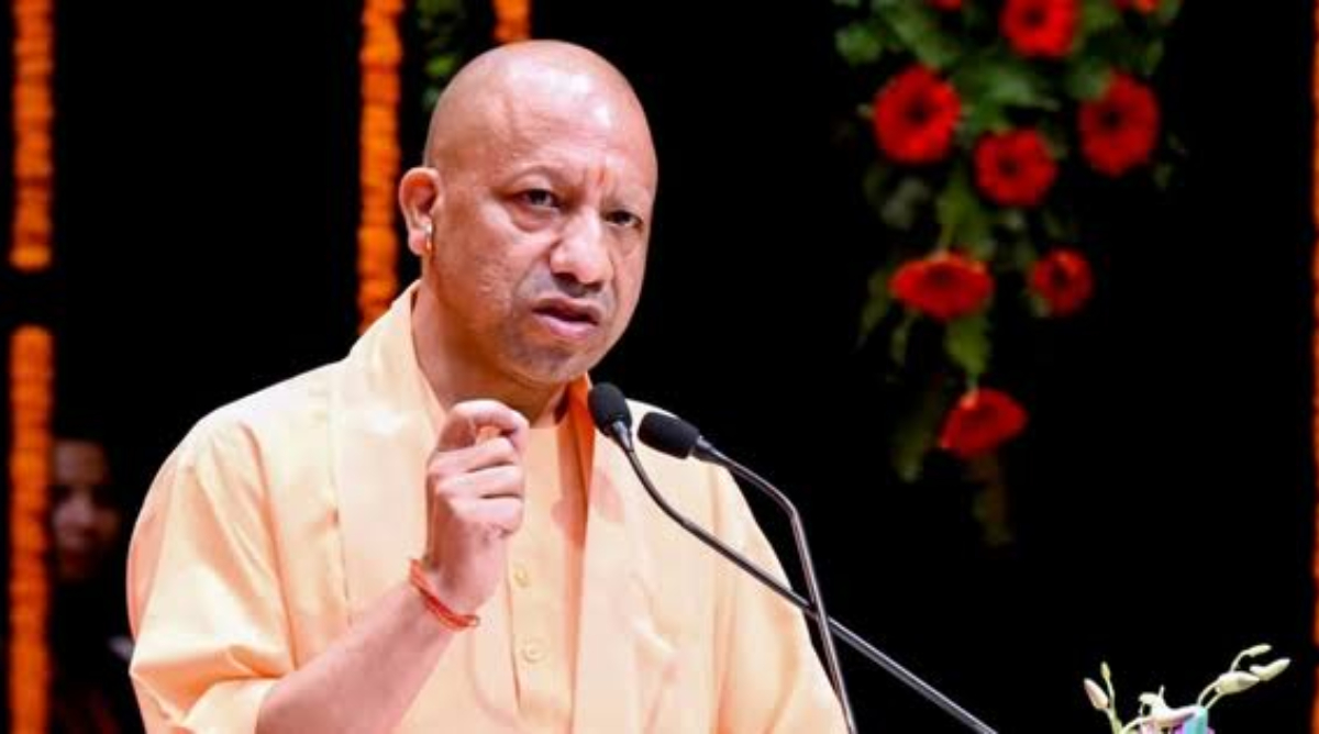 अधिकारी समस्याओं के प्रति संवेदनशील रहें, समयबद्ध समाधान को सर्वोच्च प्राथमिकता दी जाए : CM योगी