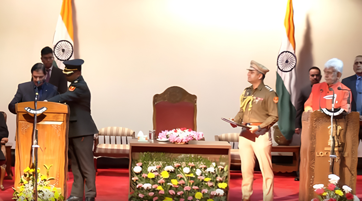 जम्मू-कश्मीर में उमर अब्दुल्ला कैबिनेट का विस्तार, उपराज्यपाल ने 4 नए मंत्रियों को दिलाई शपथ